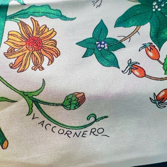 Gucci Flora Snake Print Silk Twill Scarf - Picture 5 of 12